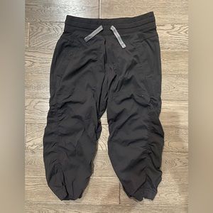 ivivva black cropped pants